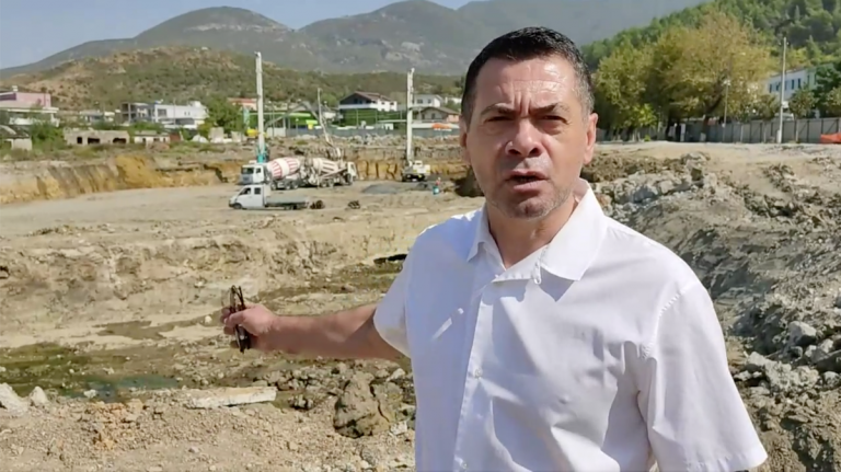 When will the foundations of flat buildings in ten 26-November-earthquake-hit municipalities be laid?