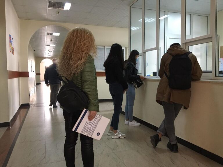 The new pandemic academic year starts online, but with an out-of-order University Portal