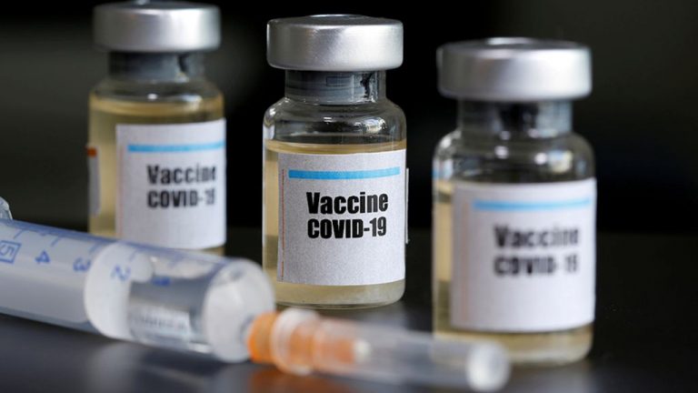 The government launches an untransparent “Blitz action” of COVID-19 vaccination