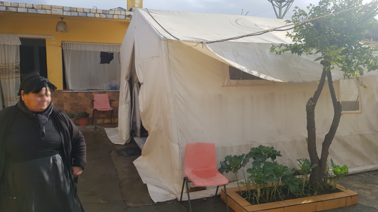 COVID-19 infected individuals in Thumana risk their lives in tents and use their rent bonus for food and medicine