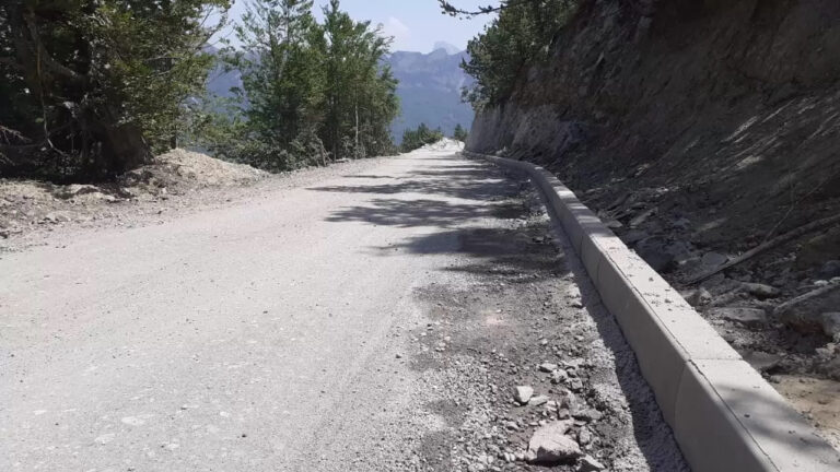 One year after the deadline promised by the Prime Minister, the touristic route to Theth has not been finished yet