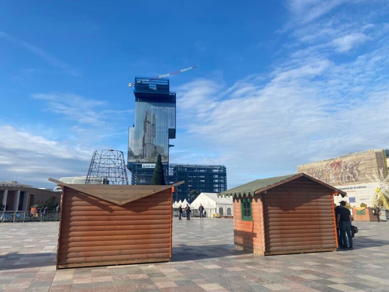Vaccination tent replaced by the “Village of Holidays”