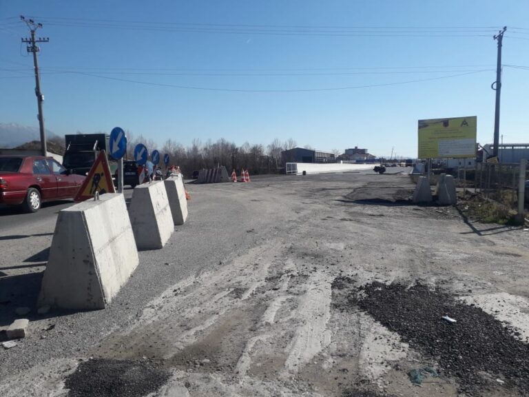 Is the new Tapiza Bridge built within the deadline promised by Minister Balluku and Prime Minister Rama?