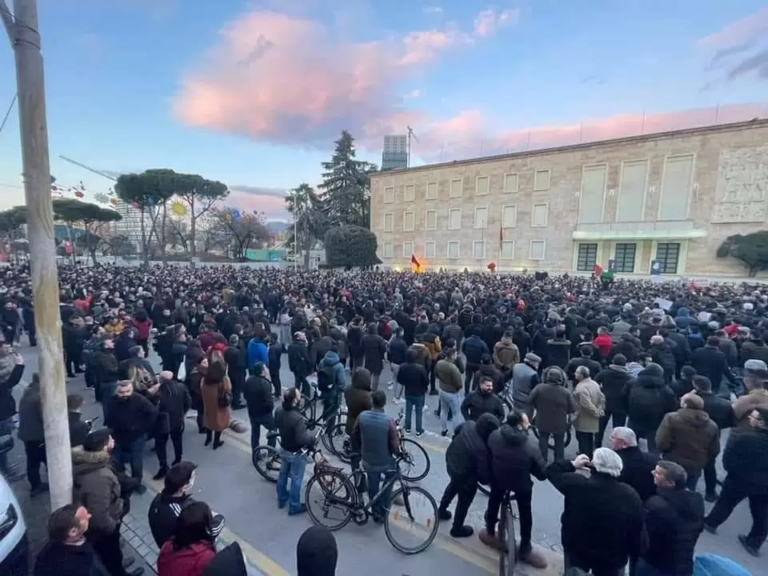 A litre of oil = 270 ALL, experts: The government has the legal basis to intervene!