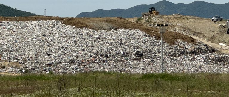 Emergency in Sharra, landfill overflowing with garbage